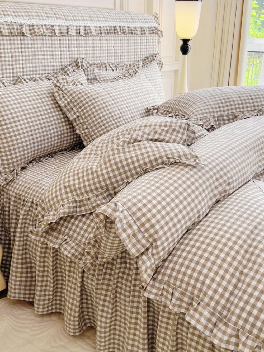 Queen Comforter Set - White & Tan Gingham with Ruffle Trim, 220g Feather-Light